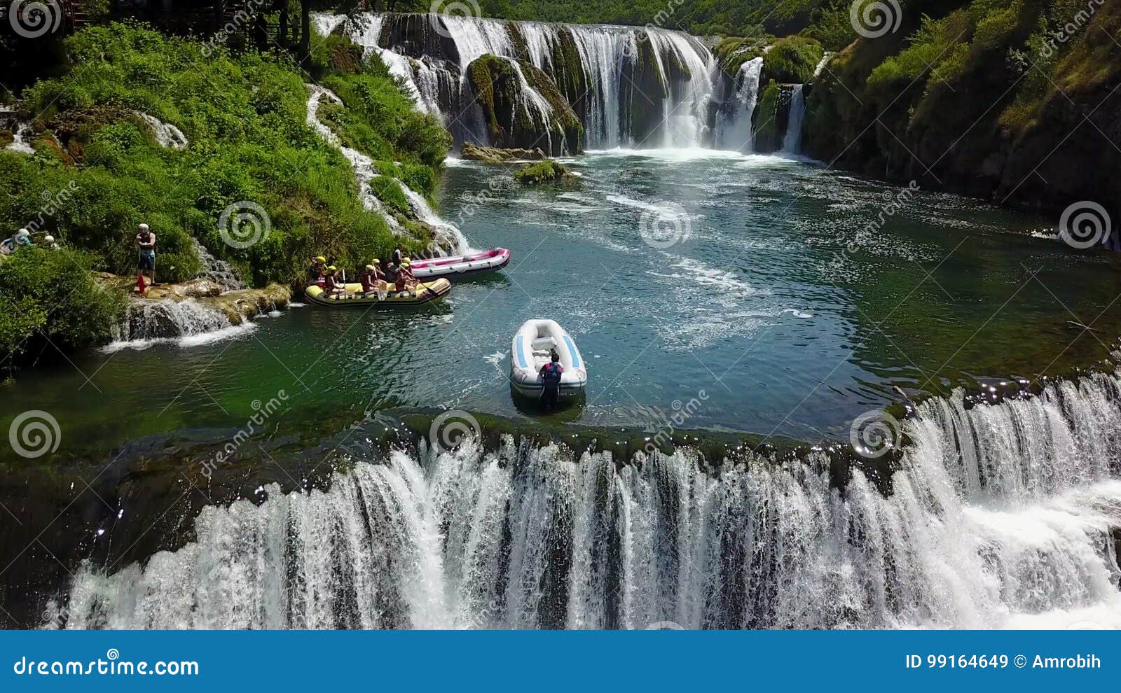 rafting on the river una